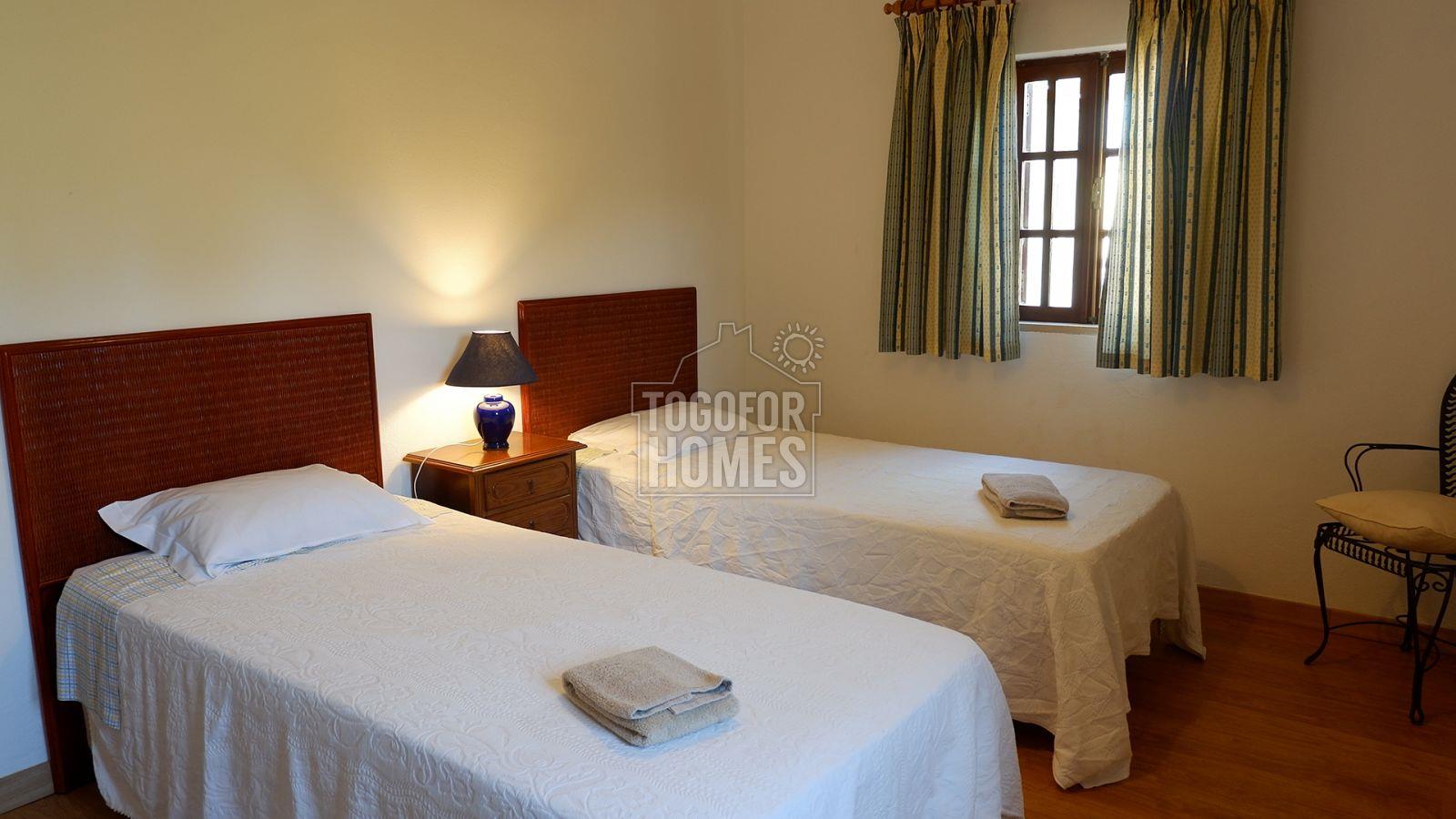 3 cottages with rental license, pool, land and commercial vineyard, near Espiche, West Algarve