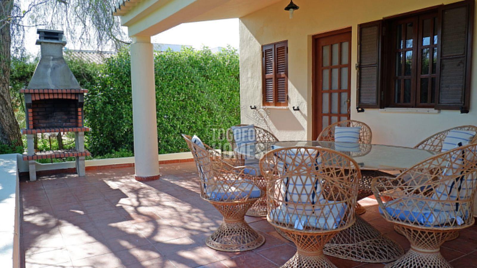 3 cottages with rental license, pool, land and commercial vineyard, near Espiche, West Algarve