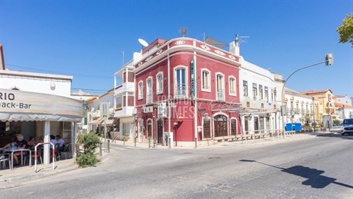 Very popular restaurant/tapas bar with roof terrace in a prime location, Silves