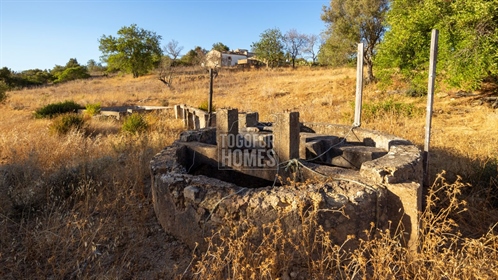 Investitionsmöglichkeit: Grundstück und Ruine mit genehmigtem Projekt in der Nähe von Olhão