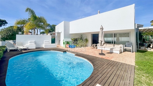 Contemporary 4 bedroom Villa with pool, Vilamoura