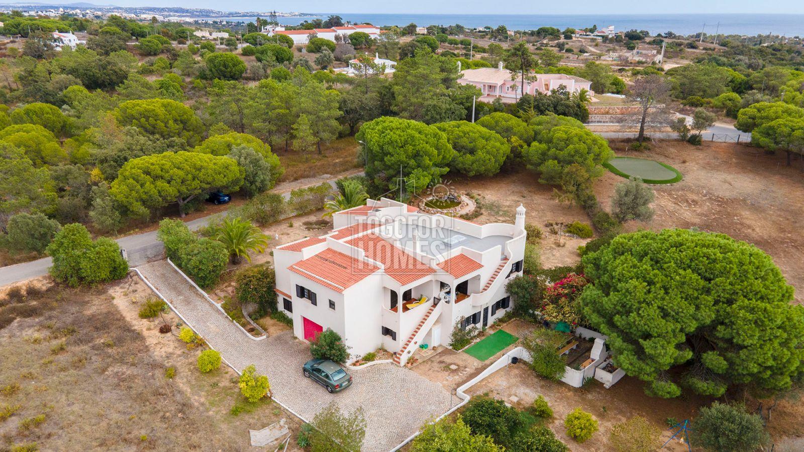 Elegante zweistöckige Villa mit 5 Schlafzimmern, Caramujeira, Nähe Carvoeiro