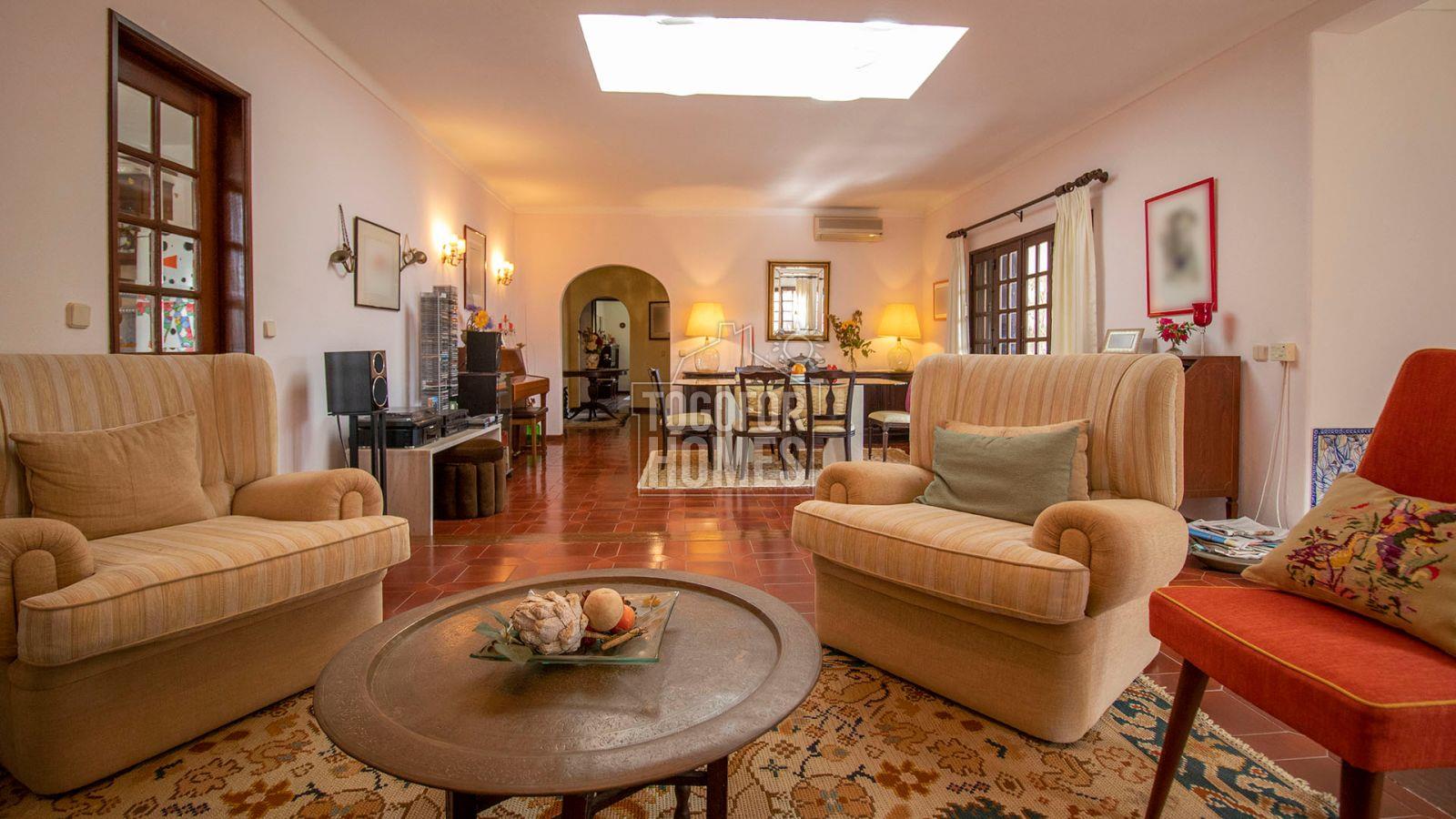 Elegante zweistöckige Villa mit 5 Schlafzimmern, Caramujeira, Nähe Carvoeiro