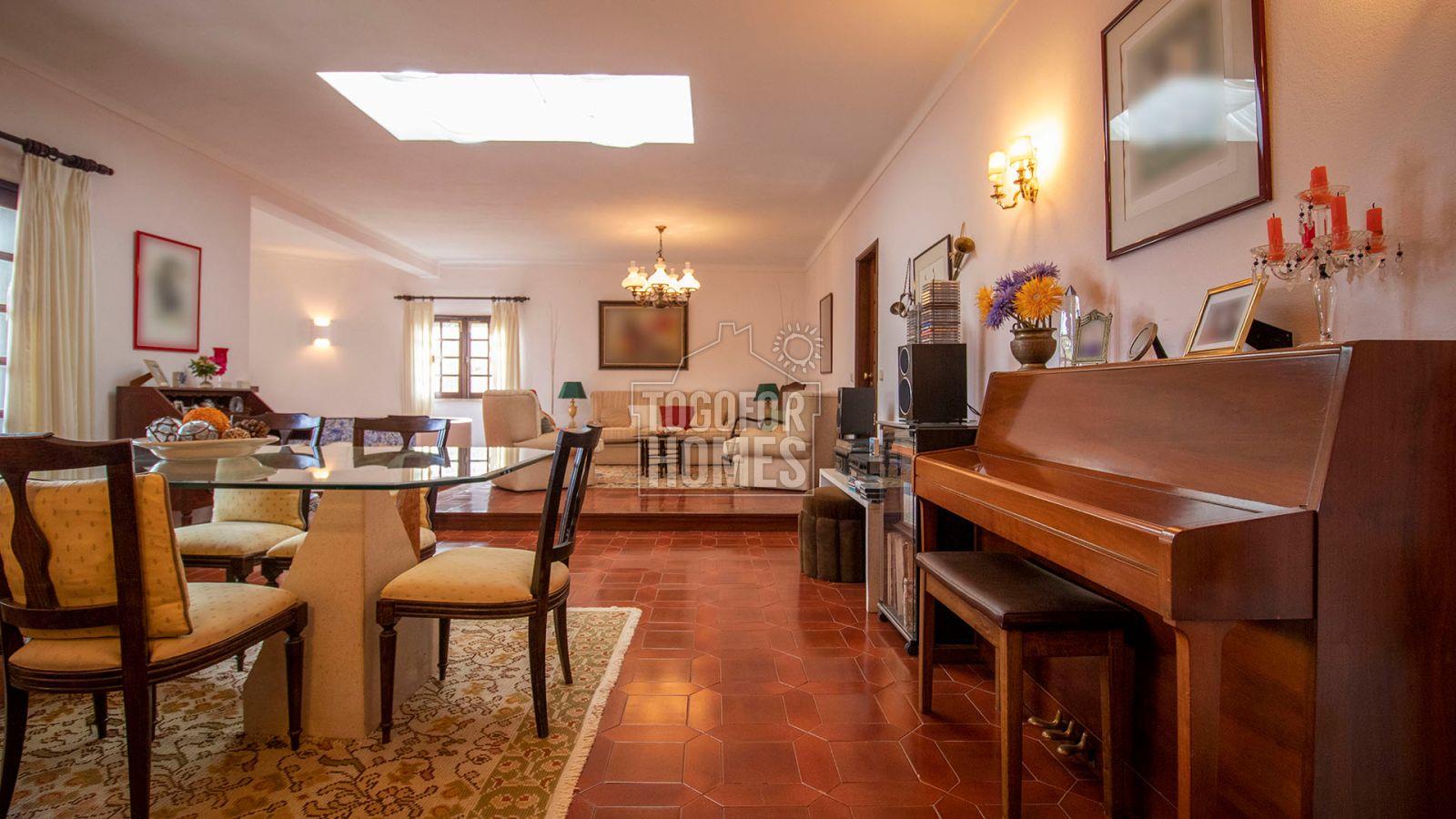 Elegante zweistöckige Villa mit 5 Schlafzimmern, Caramujeira, Nähe Carvoeiro