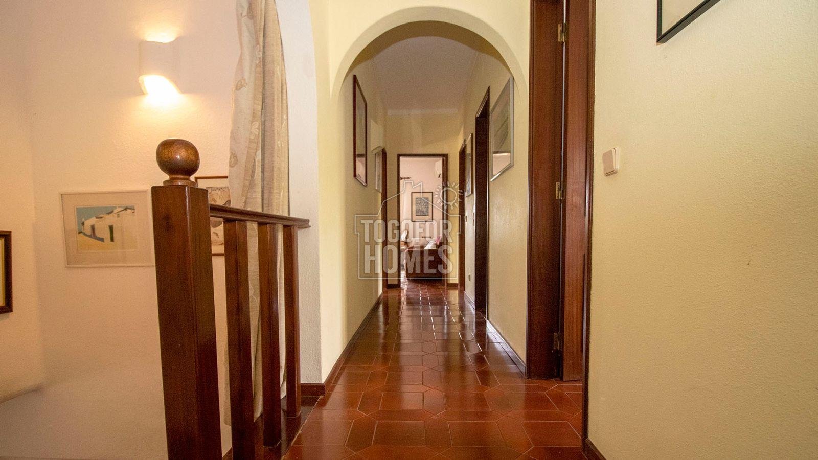 Elegante zweistöckige Villa mit 5 Schlafzimmern, Caramujeira, Nähe Carvoeiro