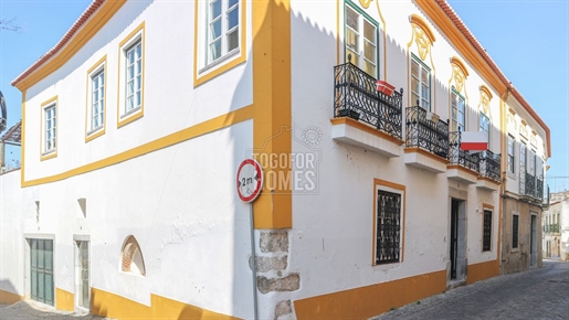 Historisches Stadthaus mit 4 Wohnungen im historischen Zentrum von Beja, Alentejo
