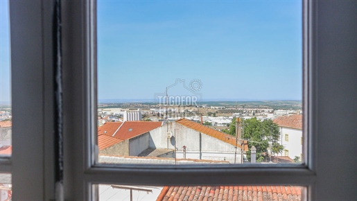 Vast historical townhouse with apartments and main flat in the historic centre of Beja, Alentejo