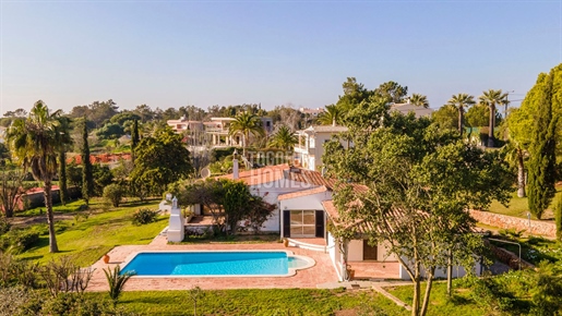Elegante 3 Schlafzimmer Villa mit Pool, in der Nähe von Carvoeiro, West Algarve