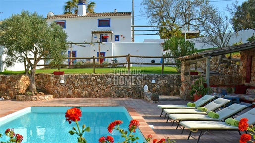 Maison de village de 3 chambres avec piscine située dans les collines près de Messines
