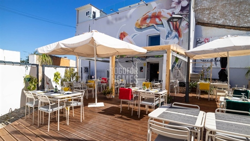 Business Opportunity – Freehold, Currently with Successful Restaurant in the Centre of Guia, Albufei