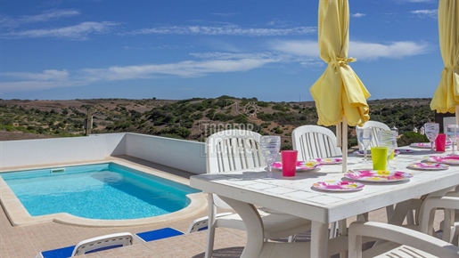 Moderne, gepflegte 4 Sz Villa mit Pool in einem ruhigen Weiler, West Algarve