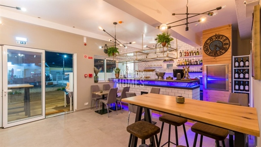 Oportunidade de Negócio - Restaurante com 3 Pisos e Vistas Fabulosas em Tavira