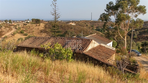 Investering - Oude huizen om te restaureren met een groot perceel in de buurt van Estorninhos, Tavi