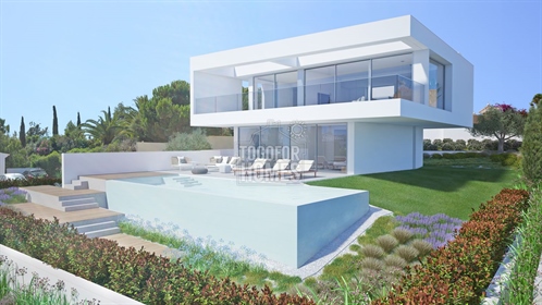 Contemporary South-facing 3 Bedroom Villa with Panoramic Views, Praia da Luz