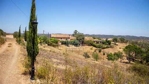 Pittoresque villa de campagne avec un beau jardin intérieur et de superbes vues, Nave Redonda, Alent