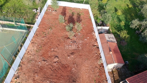 Grande Terreno com Projecto Aprovado para 3 Moradias Geminadas em Benafim, Loulé