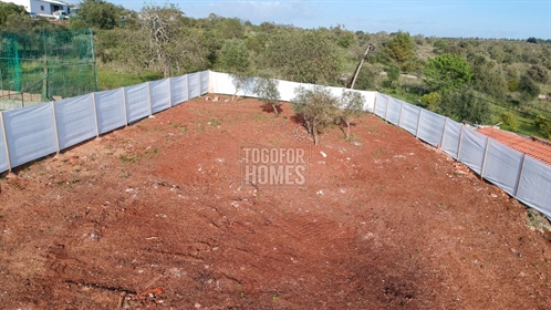 Grande Terreno com Projecto Aprovado para 3 Moradias Geminadas em Benafim, Loulé