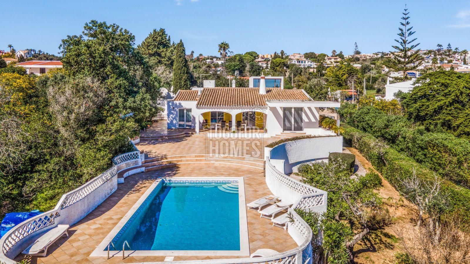 Traditional Villa with Pool & Stunning Contemporary Annex, with spectacular sea views, Praia da Luz