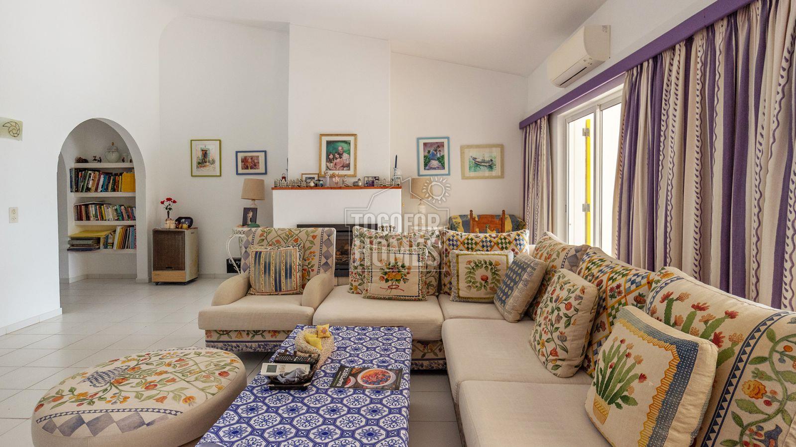 Traditional Villa with Pool & Stunning Contemporary Annex, with spectacular sea views, Praia da Luz