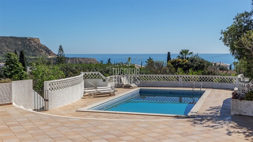 Traditionelle 4 Sz Villa mit Pool und modernem Nebengebäude mit spektakulärem Meerblick, Praia da Lu