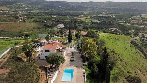 Belle villa de campagne avec piscine privée, terrain de 2,3 ha et vues panoramiques près de Silves