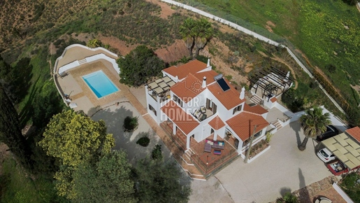 Belle villa de campagne avec piscine privée, terrain de 2,3 ha et vues panoramiques près de Silves