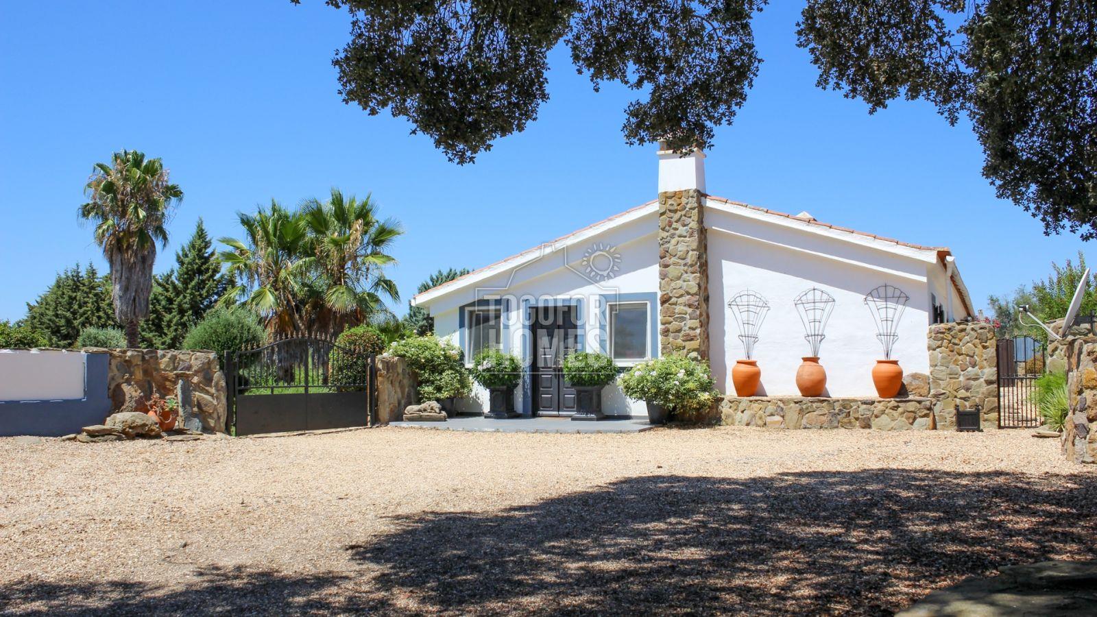 Equestrian centre with 3 bed Country House and lake view near Ourique