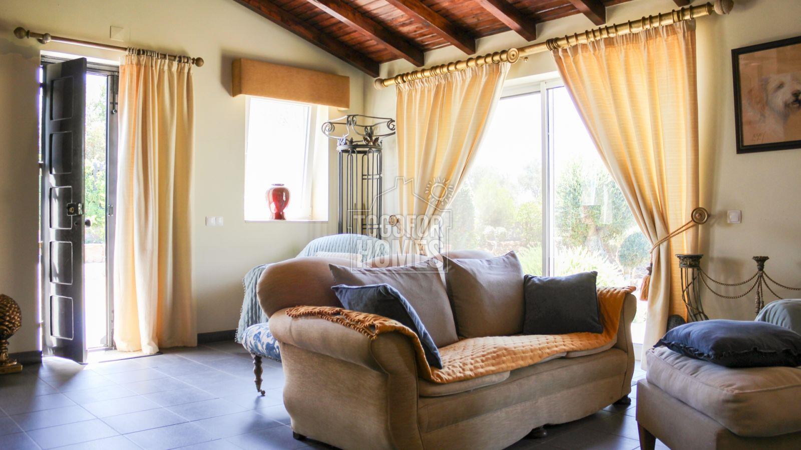 Equestrian centre with 3 bed Country House and lake view near Ourique