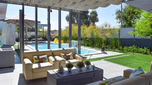 Villa contemporaine immaculée de 3 chambres avec piscine à Tavira