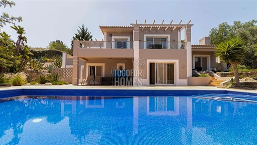 Espaçosa moradia V3 com piscina em resort de golfe perto de Carvoeiro, Algarve Barlavento
