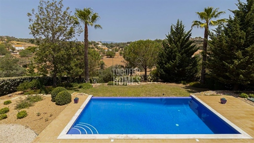 Spacieuse villa de 3 chambres avec piscine dans un complexe de golf près de Carvoeiro, ouest de l'Al