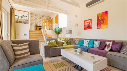 Spacious 3 bedroom villa with pool in golf resort near Carvoeiro, West Algarve