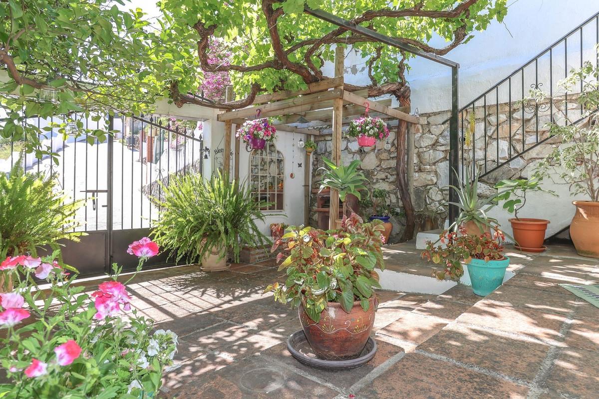 Townhouse, Tolox