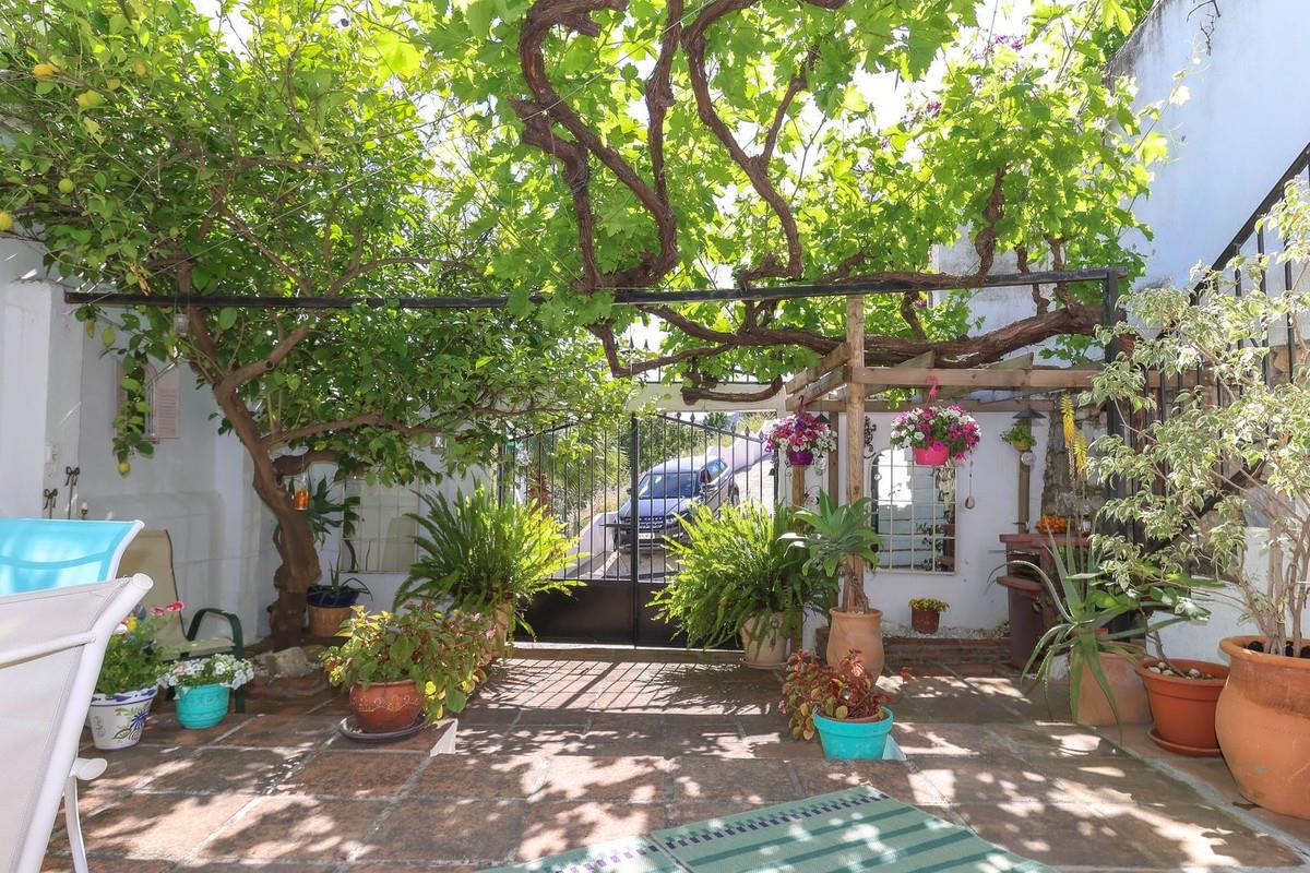 Townhouse, Tolox