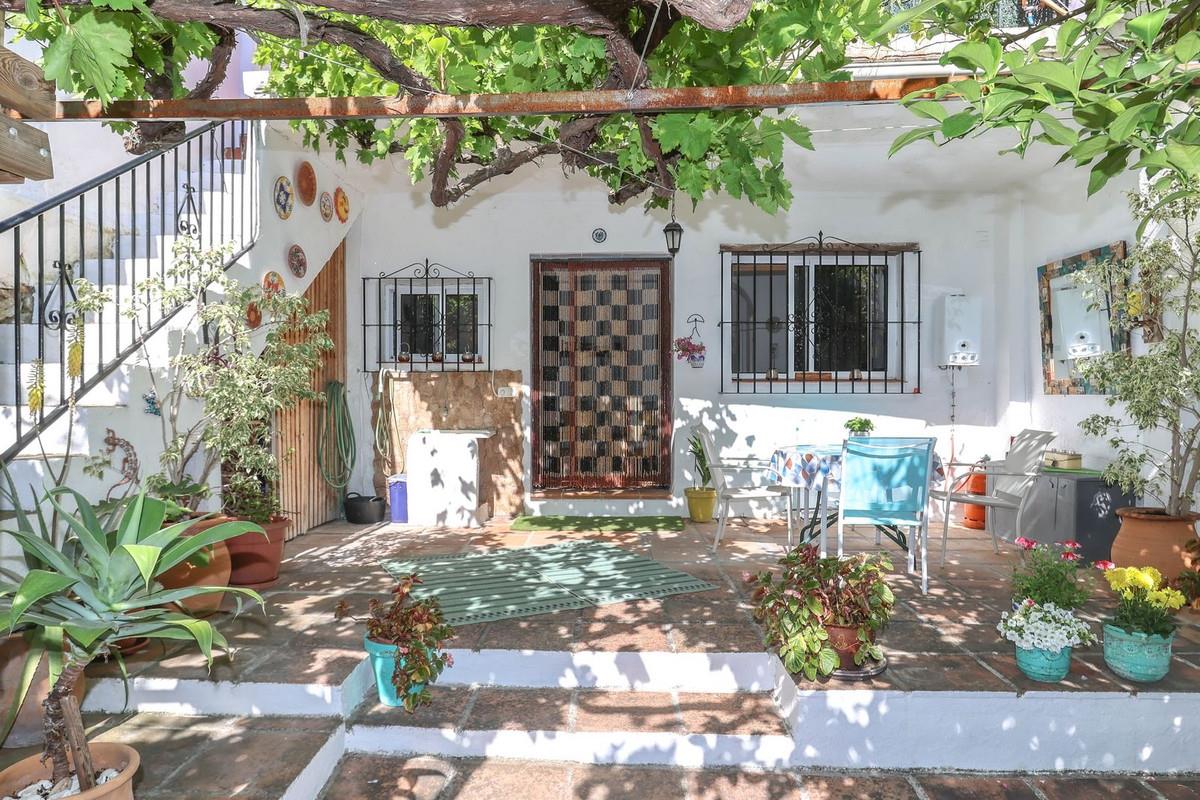 Townhouse, Tolox