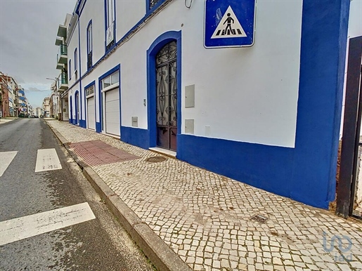 Town House with 4 Rooms in Faro with 560,00 m²
