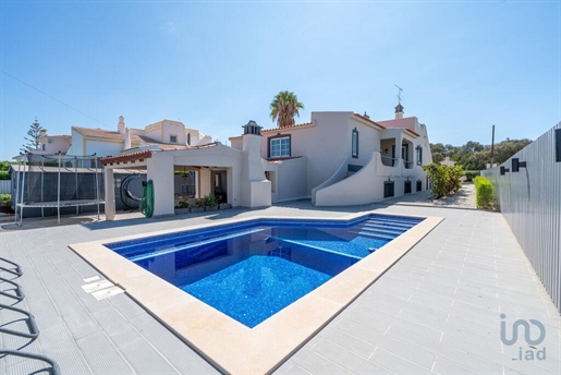 House with 3 Rooms in Faro with 319,00 m²