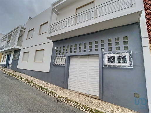 Maison de ville T5 à Faro de 240,00 m²