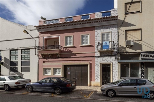 Town House with 4 Rooms in Faro with 350,00 m²