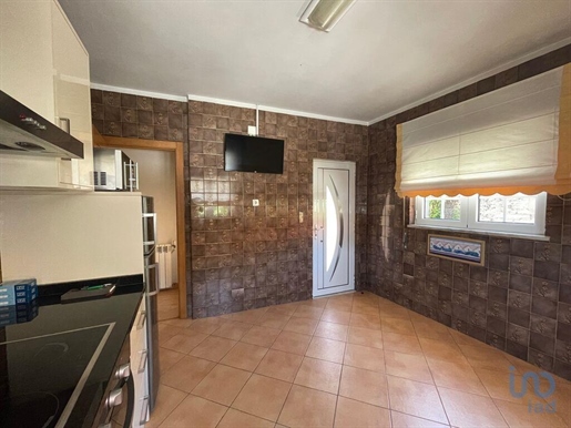 Home / Vilă cu 3 camere în Vila Real cu 240,00 m²