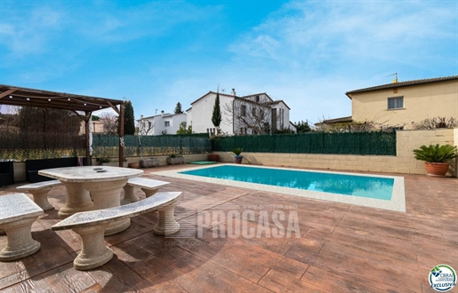 Great house in Mas Pau with 5 bedrooms and pool