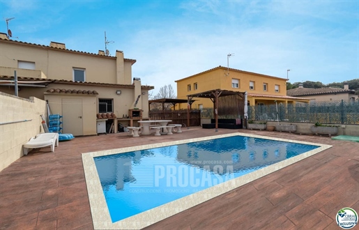 Great house in Mas Pau with 5 bedrooms and pool