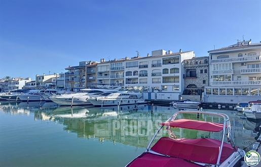 2 bedroom apartment with mooring