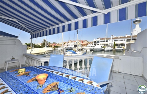 Fisherman's house in the Salins area for sale with 12,5 x 4 m mooring for sailing boat, Empuriabrava