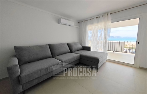 Beautiful renovated apartment on the seafront