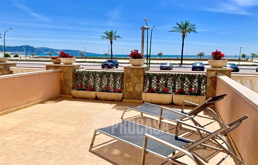 Beautiful apartment on the seafront for sale in Empuriabrava