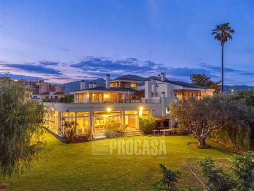 Elegante villa in Roses, Costa Brava, op 2 minuten rijden van het strand