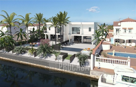 New construction on canal with 5 bedrooms- South, Empuriabrava