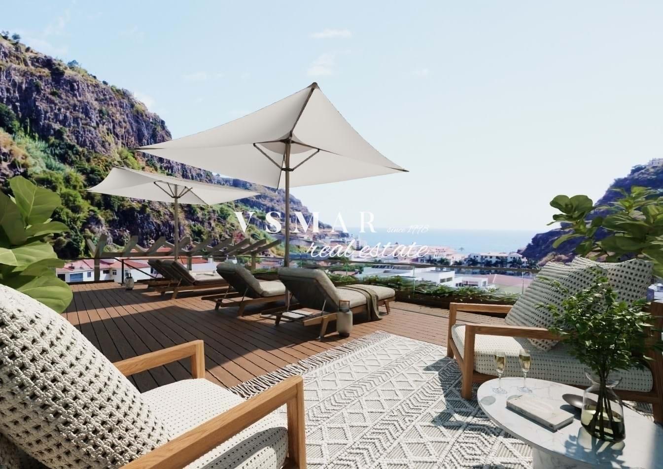 Modern Central Apartment with Pool in Ribeira Brava