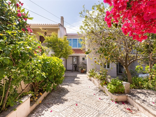 Semi-Detached 5 bedroom villa, with garage and large dimensioned garden areas.